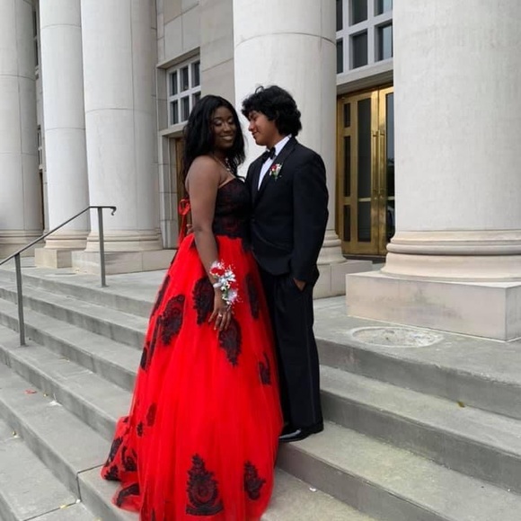 Prom dress - Picture 2 of 4